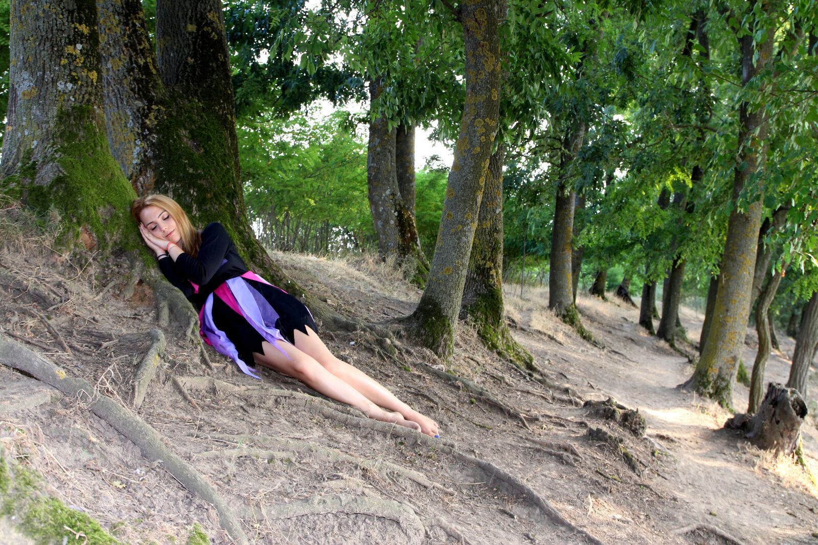 Canon EOS 700D (EOS Rebel T5i / EOS Kiss X7i) sample photo. Girl, forest, sleep photography