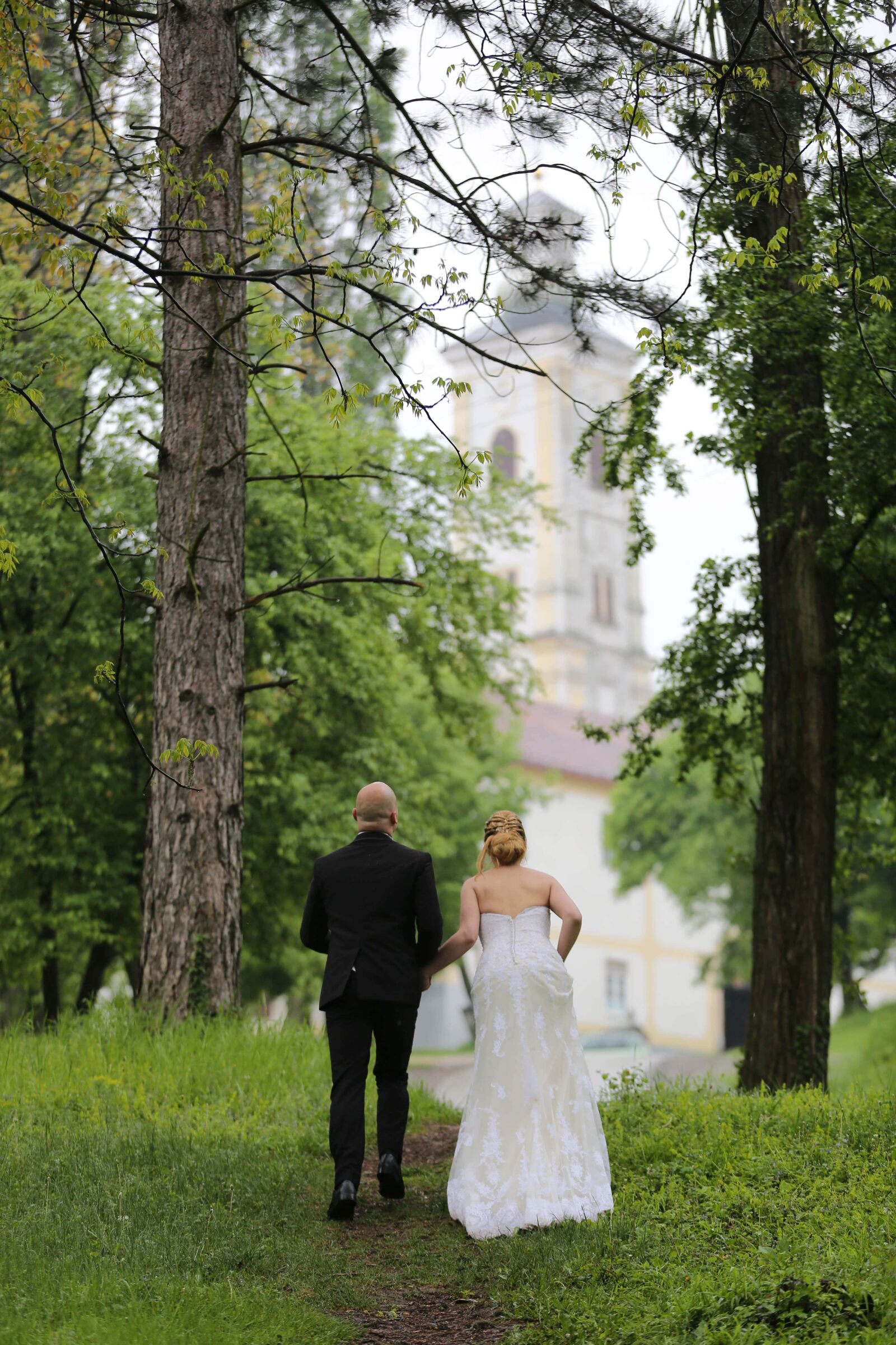 Canon EOS 5D Mark III sample photo. Husband, bride, aspen, walking photography