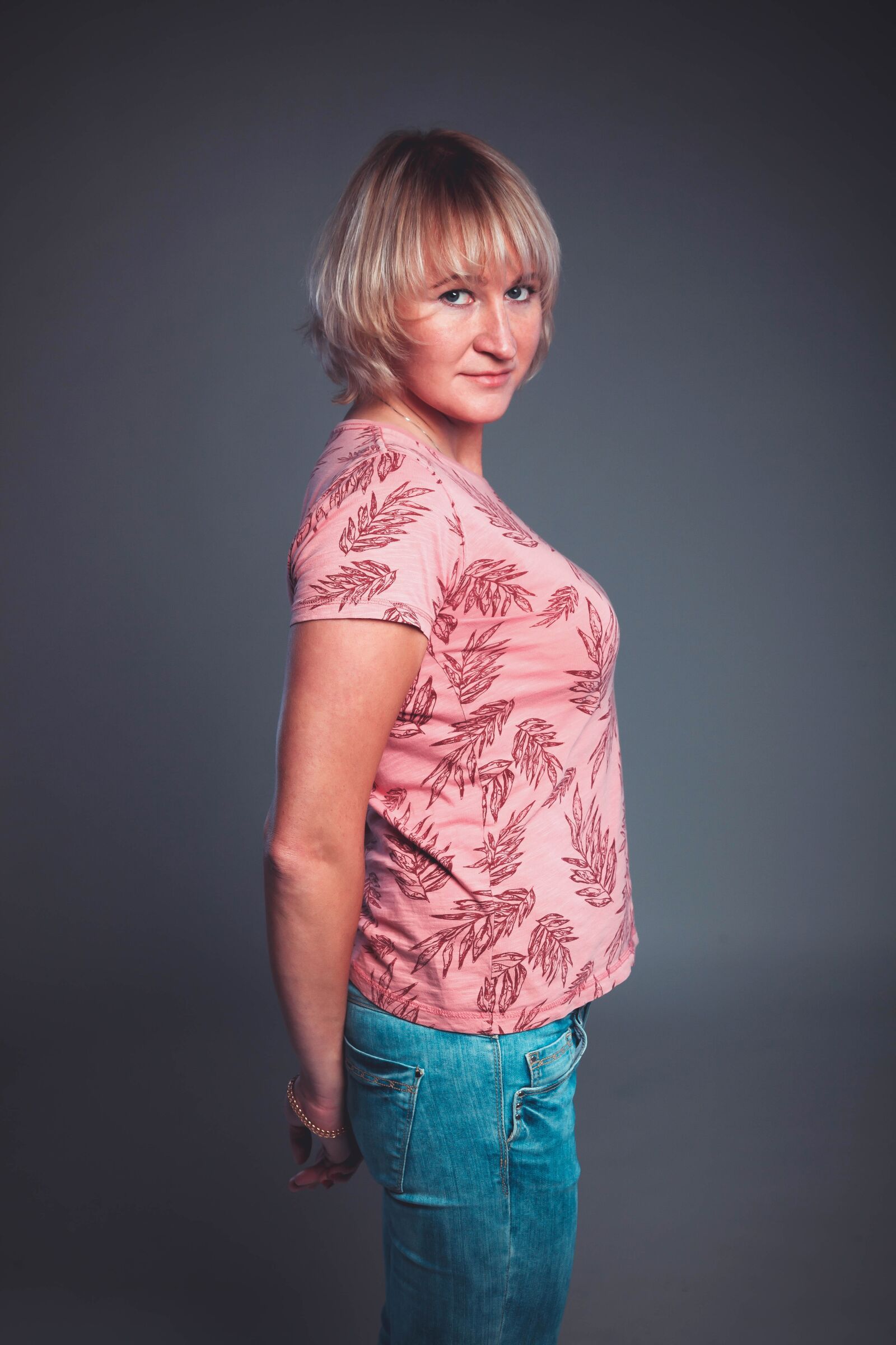 Canon EOS 5D Mark II sample photo. Girl, blonde, posture photography