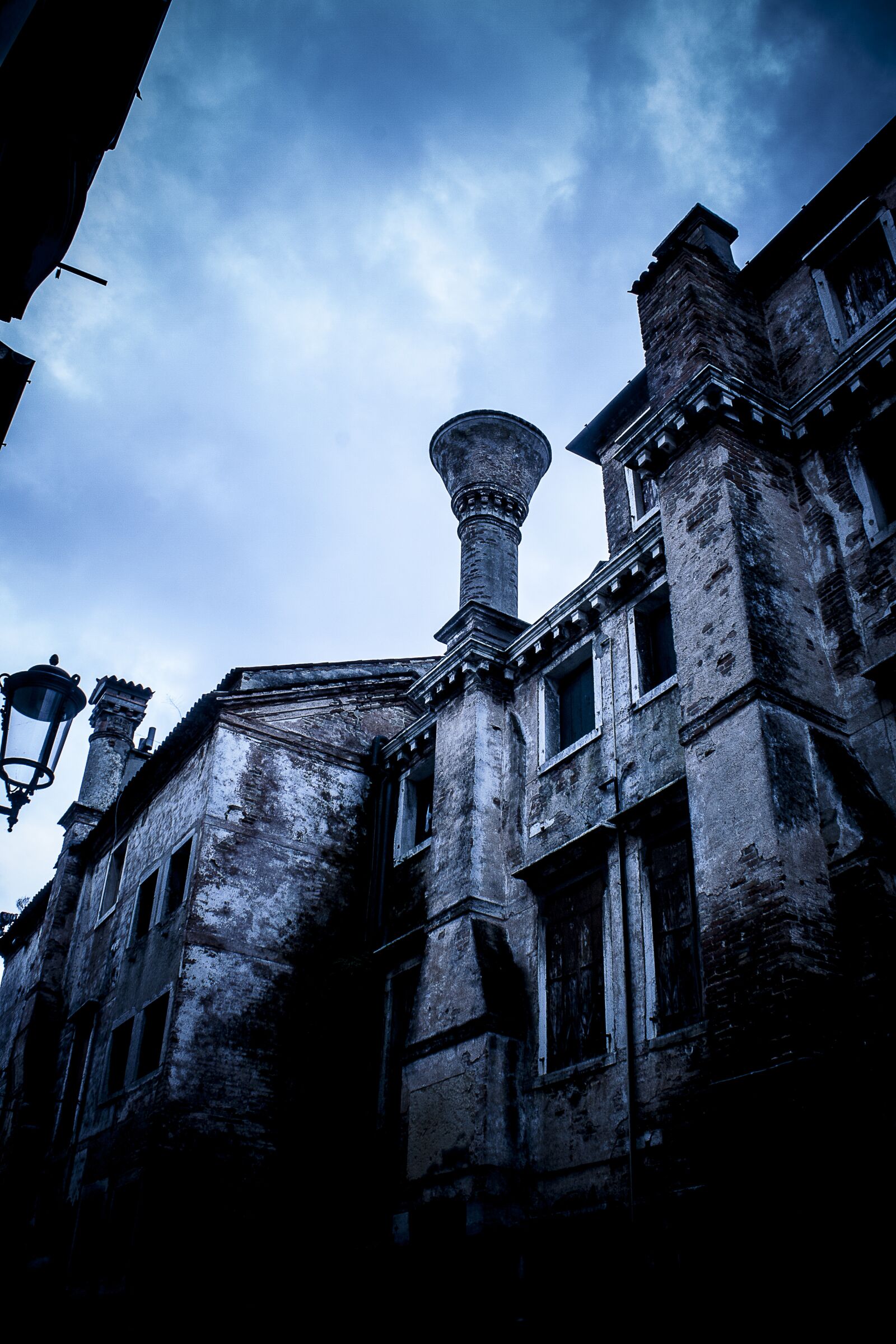 Canon EOS 450D (EOS Rebel XSi / EOS Kiss X2) sample photo. City, italy, alley photography