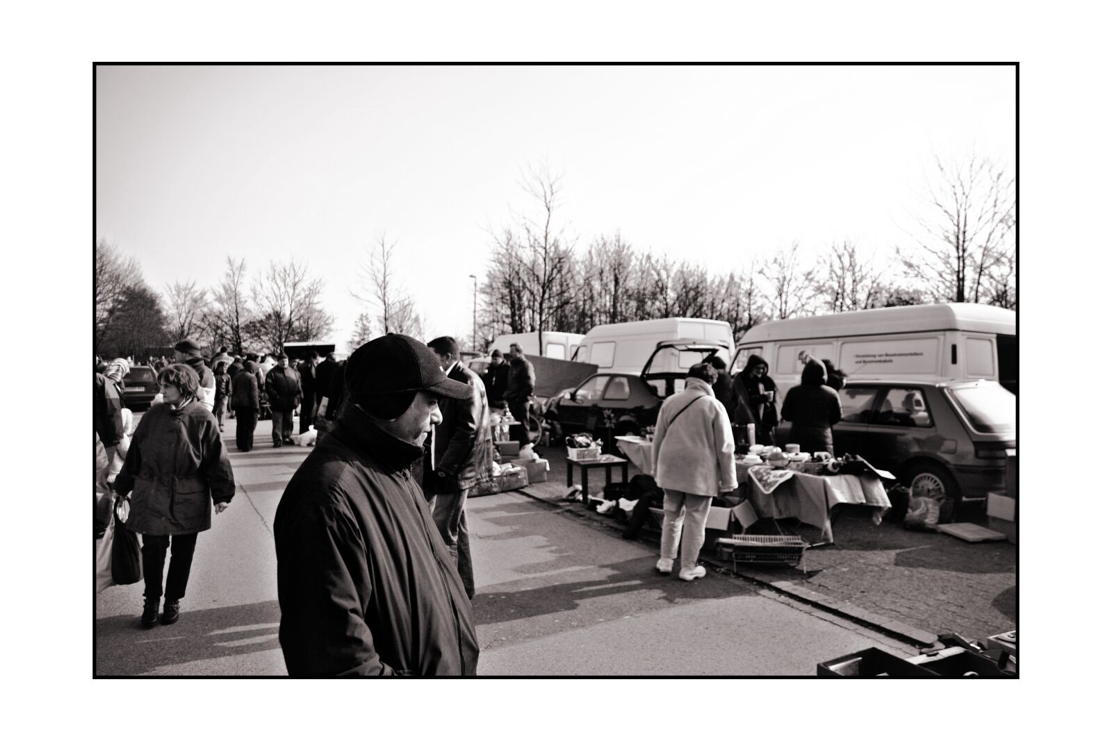 Canon EOS 10D sample photo. Flea market, market, visitors photography