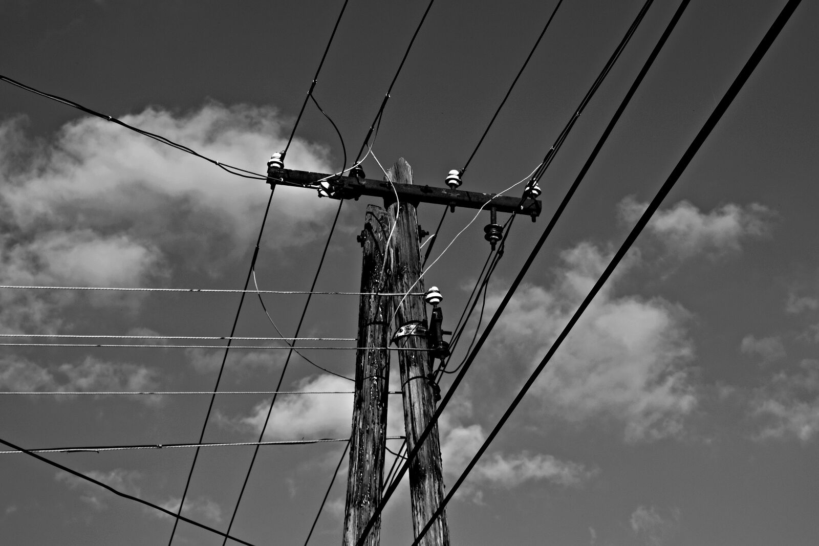 Nikon D3200 sample photo. Black and white, pylon photography