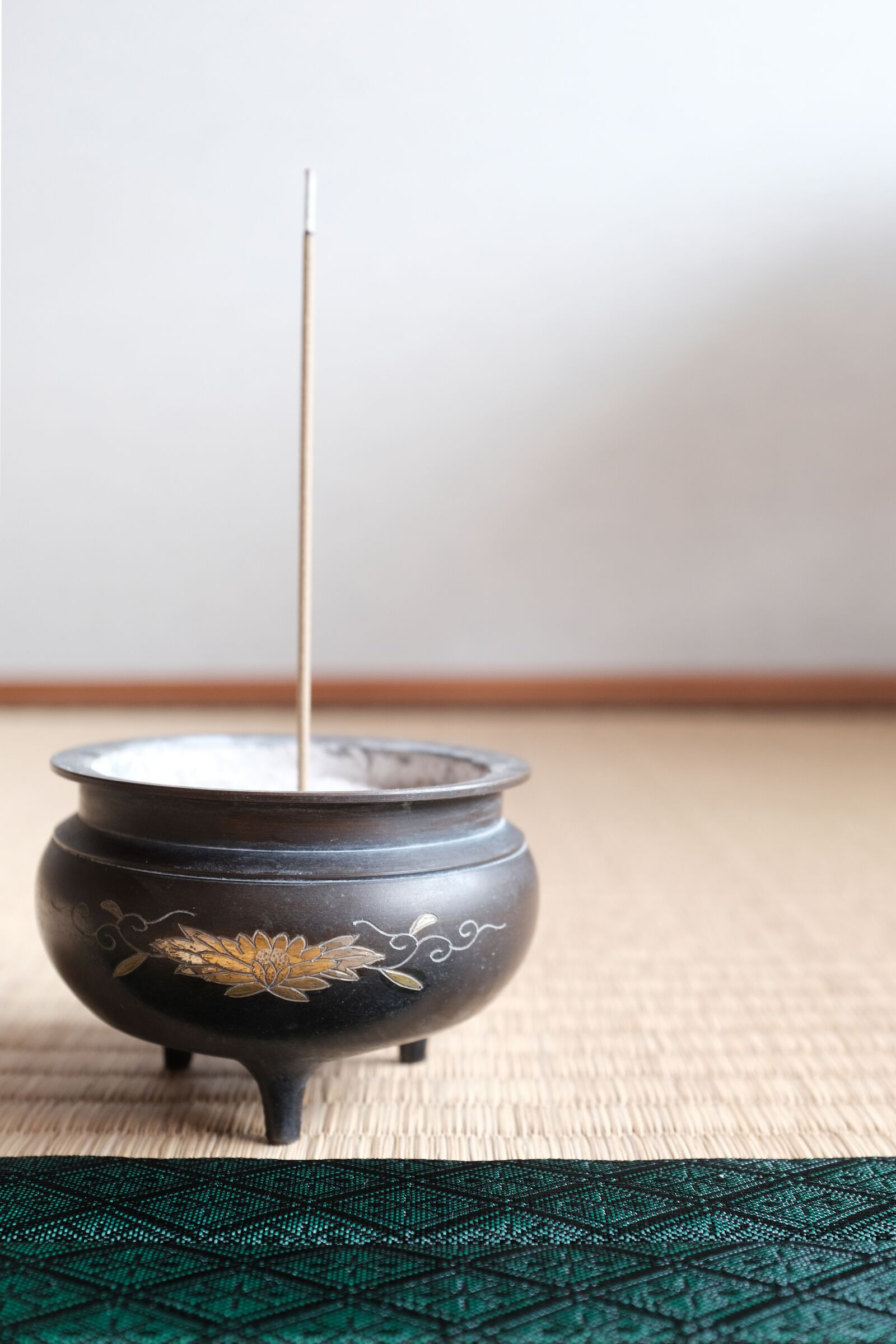 Fujifilm X100F sample photo. Incense, japan, temple photography