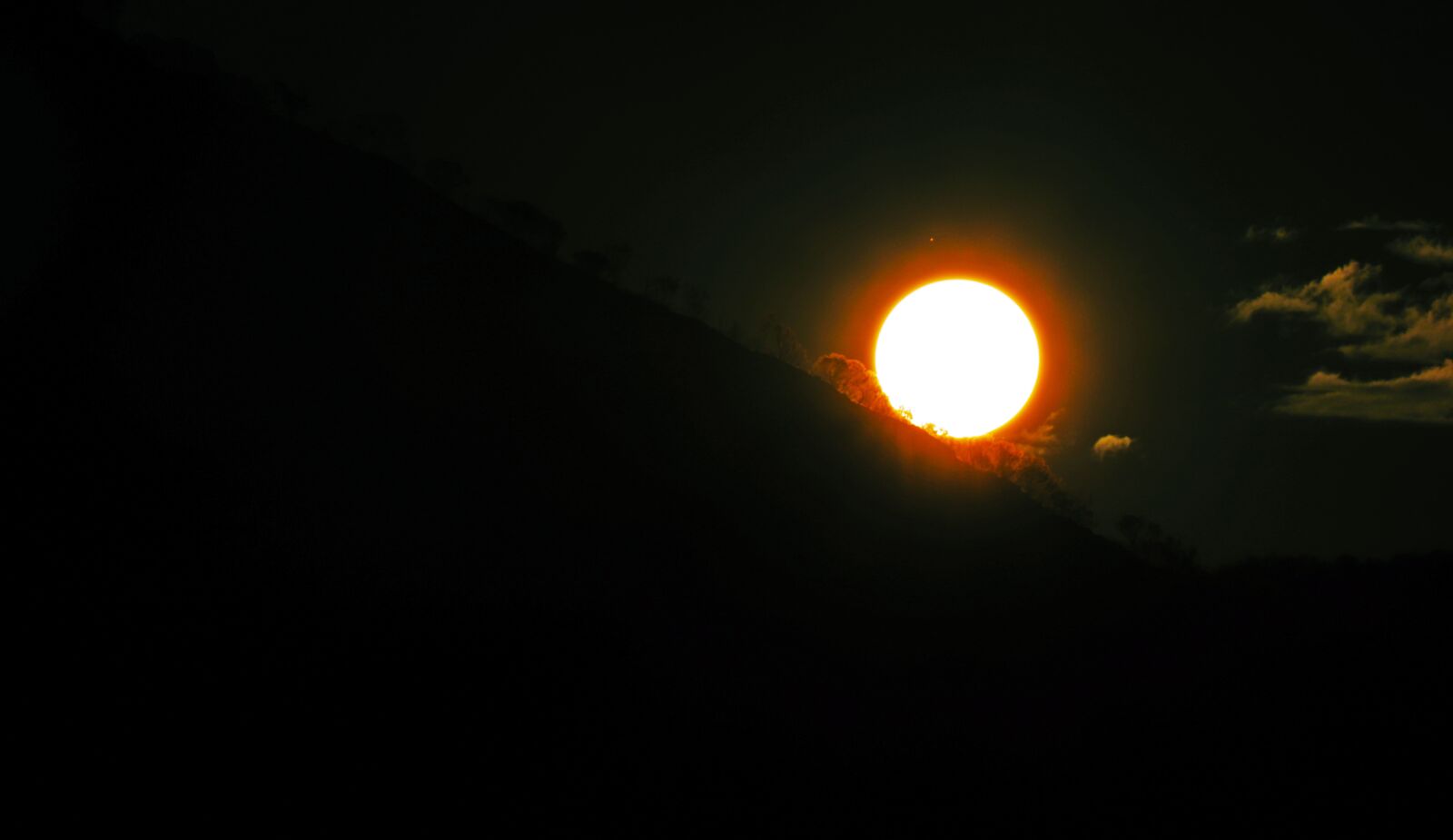 Canon EF-S 55-250mm F4-5.6 IS sample photo. Sun, sunset, sky photography