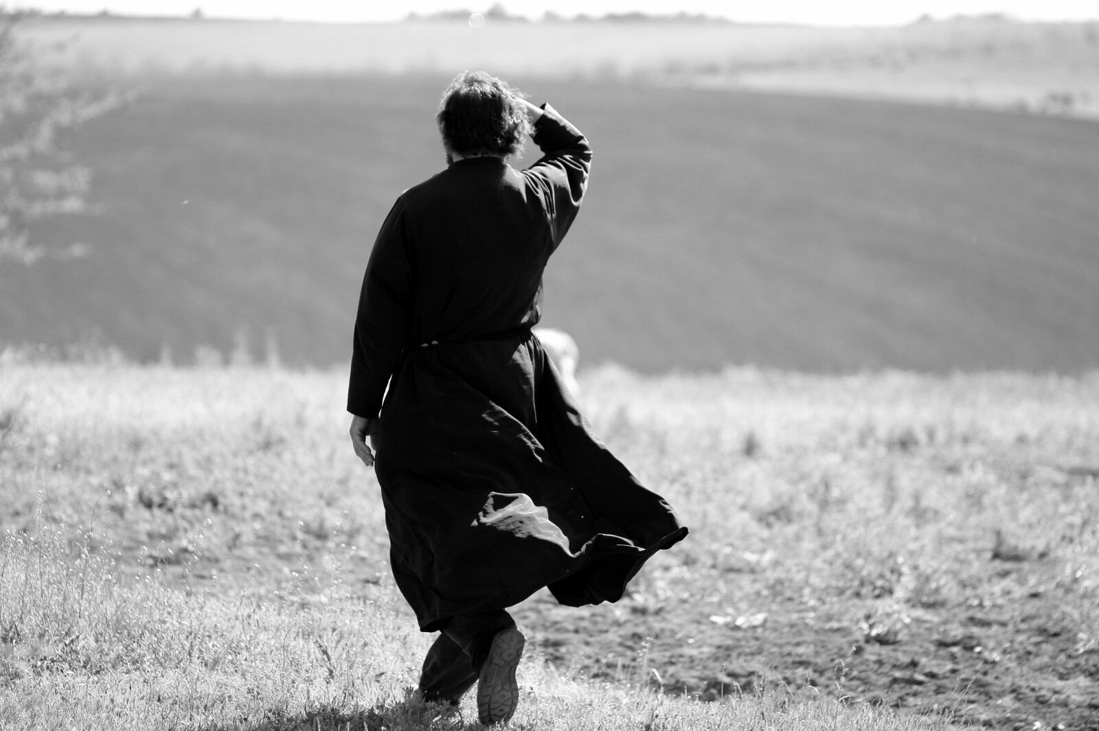 Canon EOS 450D (EOS Rebel XSi / EOS Kiss X2) sample photo. Monk, coat of arms photography