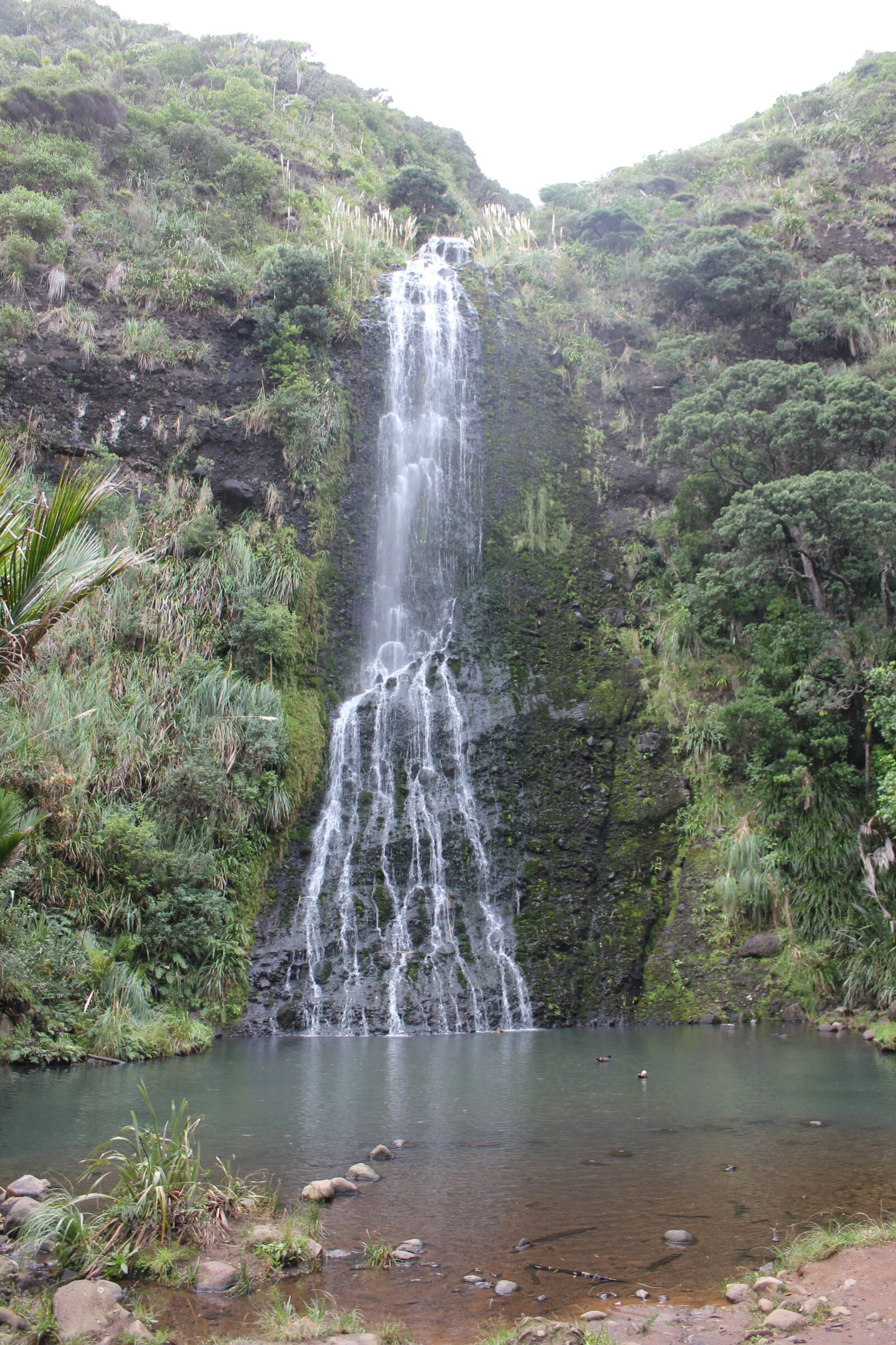 Canon EOS 550D (EOS Rebel T2i / EOS Kiss X4) sample photo. Waterfall, nature, med photography