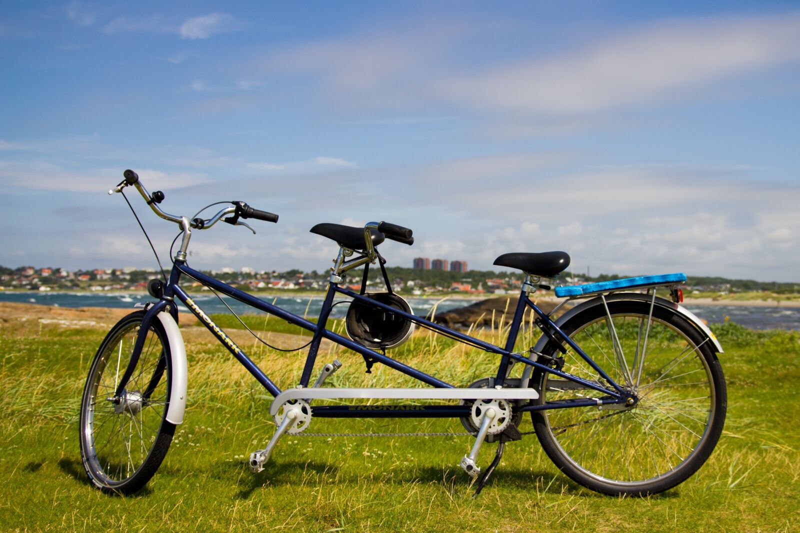 Canon EOS 550D (EOS Rebel T2i / EOS Kiss X4) sample photo. Tandem, cycle, together photography
