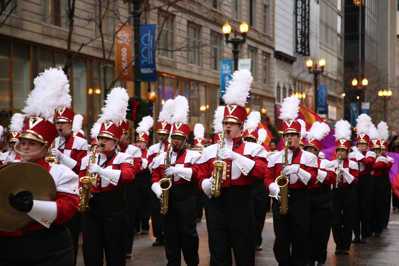 Canon EOS 6D + Canon EF 24-105mm F4L IS USM sample photo. Marching band, chicago, thanksgiving photography