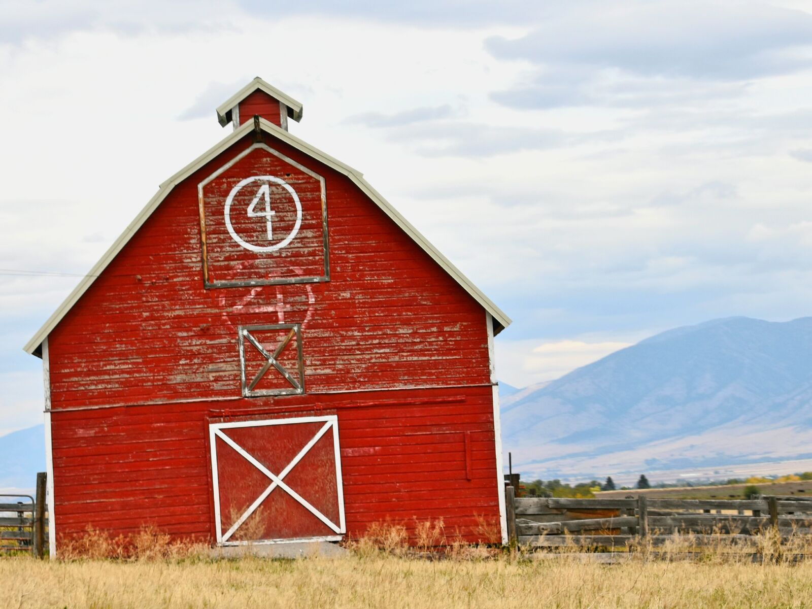 Nikon D5500 sample photo. Barn, country, montana, red photography