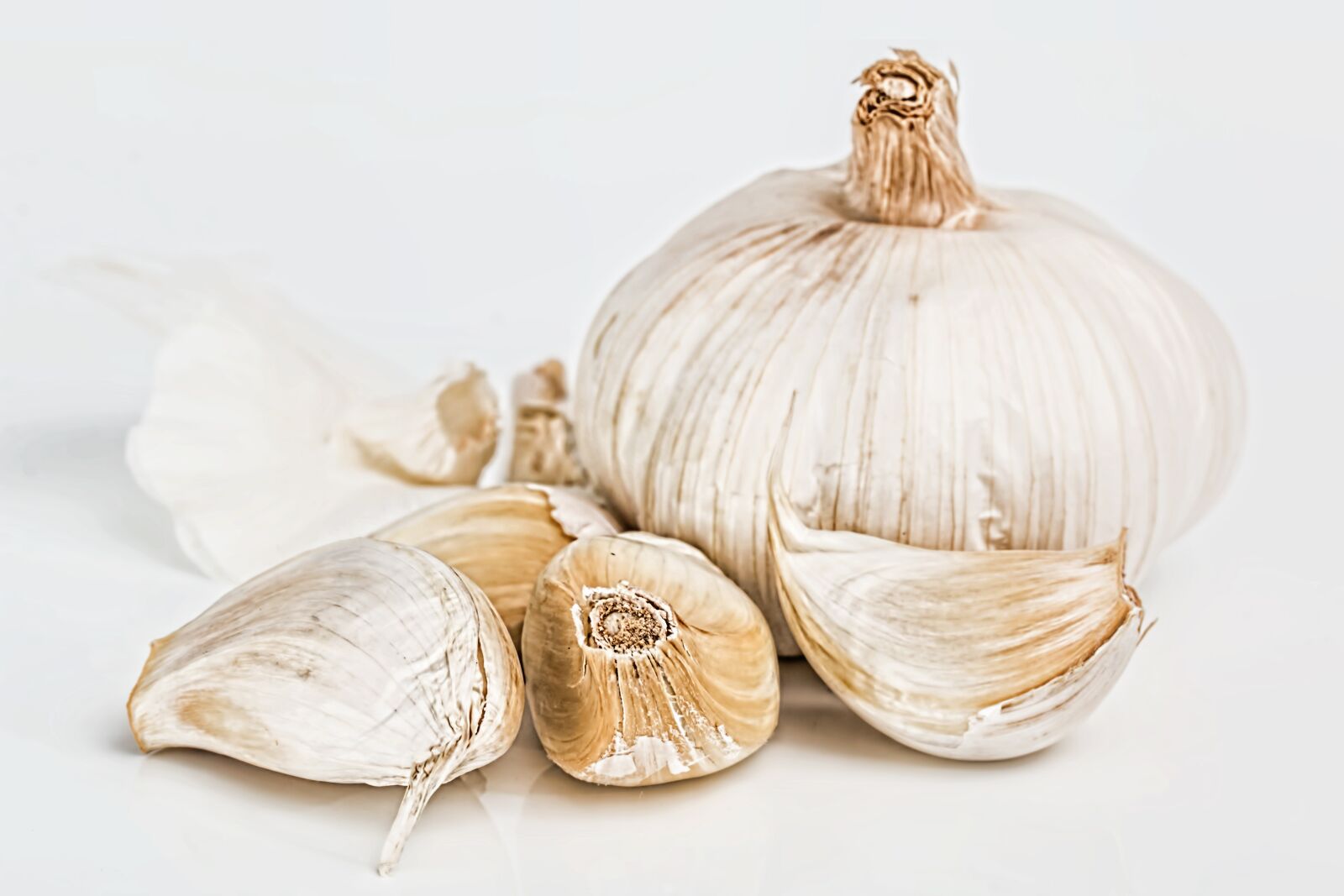 Canon EF 100mm F2.8L Macro IS USM sample photo. Garlic, flavoring, food seasoning photography