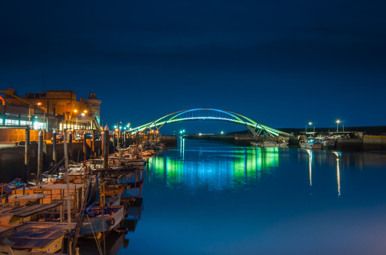 Tokina AT-X 11-20mm F2.8 PRO DX sample photo. Yongan fishing port, rainbow photography