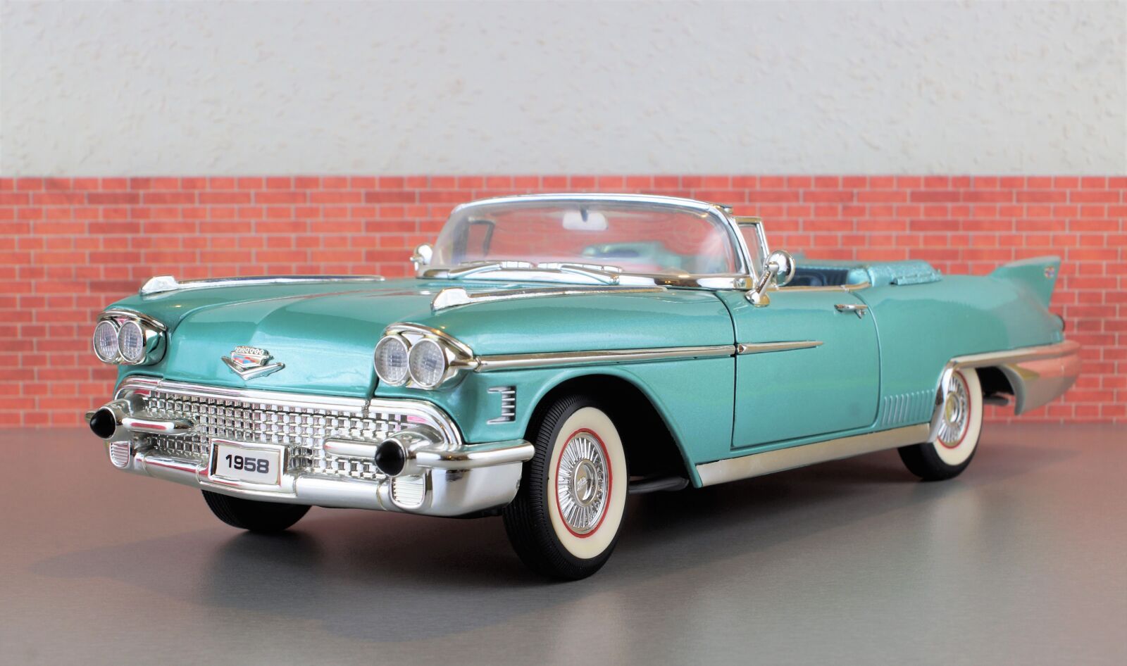 Sony DT 18-70mm F3.5-5.6 sample photo. Model car, cadillac, cadillac photography