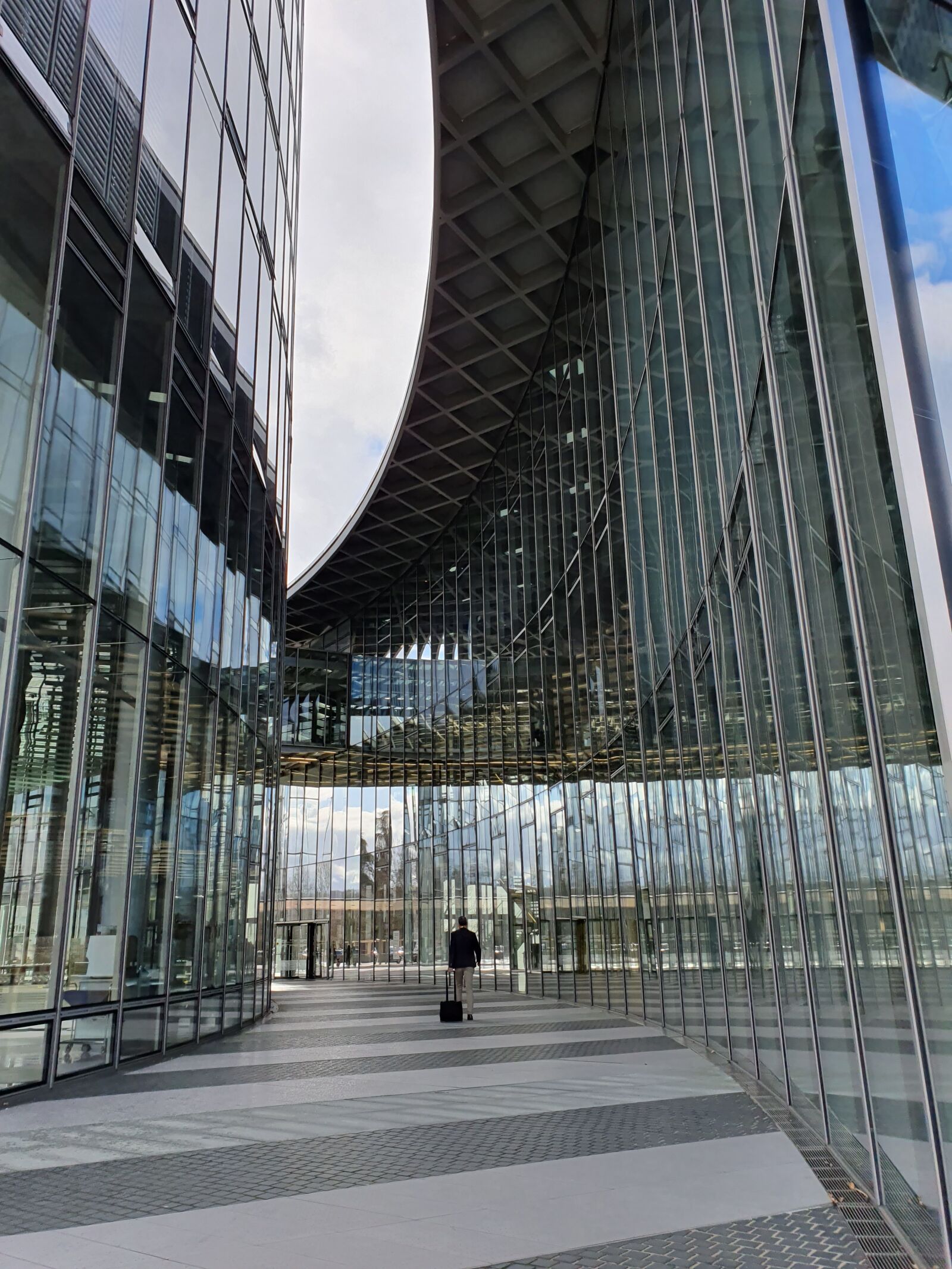 Samsung Galaxy S10 sample photo. Bonn, germany, skyscraper photography