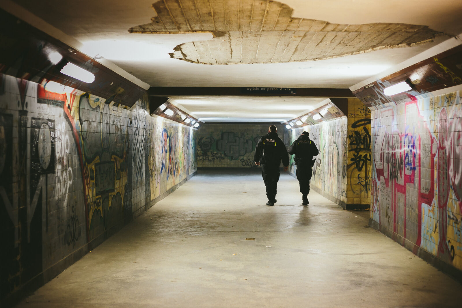 Canon EOS 6D + Canon EF 50mm F1.8 STM sample photo. People, walking, on, subway photography