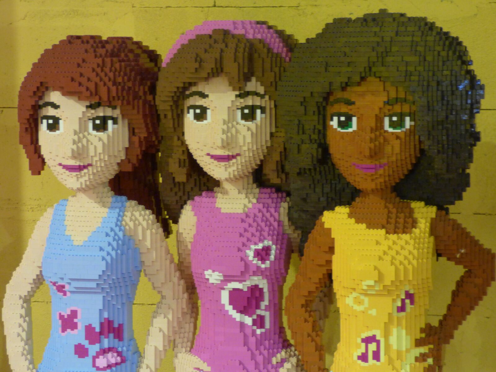 Panasonic DMC-FZ72 sample photo. Lego, women, girls photography