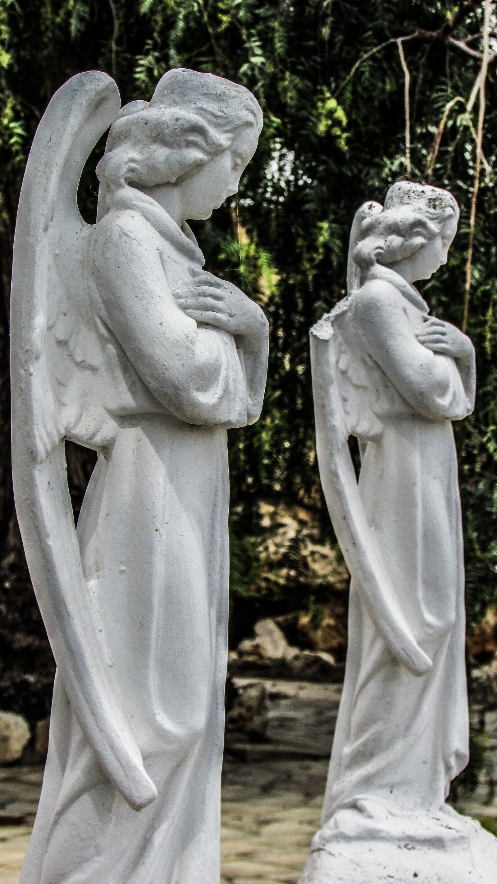 Canon PowerShot SX400 IS sample photo. Angels, praying, garden photography