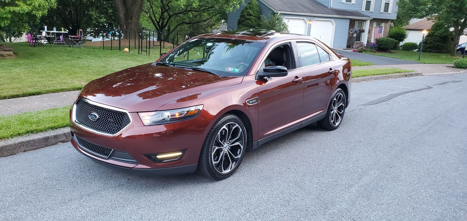 Samsung Galaxy S10 sample photo. Taurus, car, ford photography