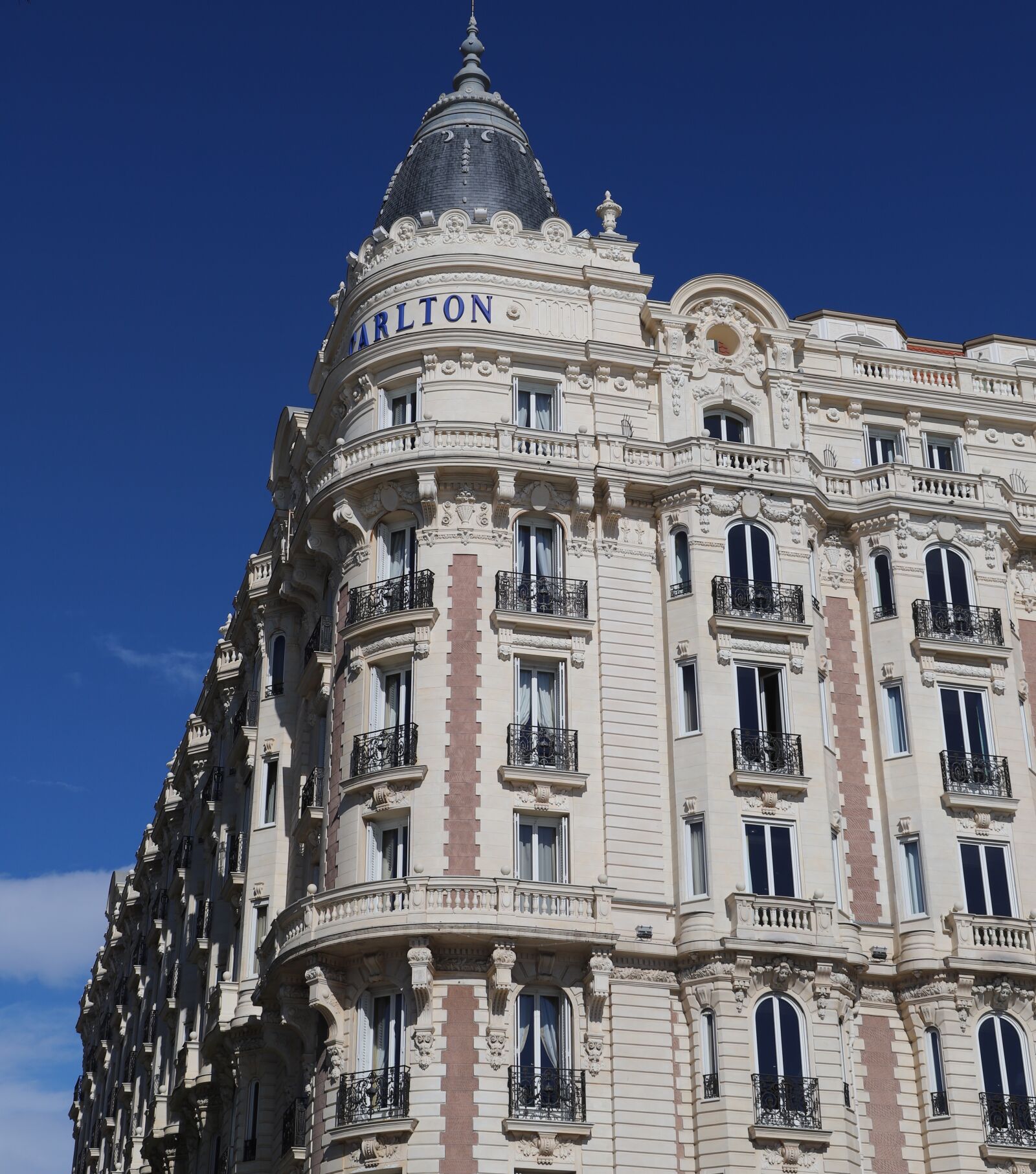 Canon EOS 6D Mark II sample photo. Architecture, facade, building photography