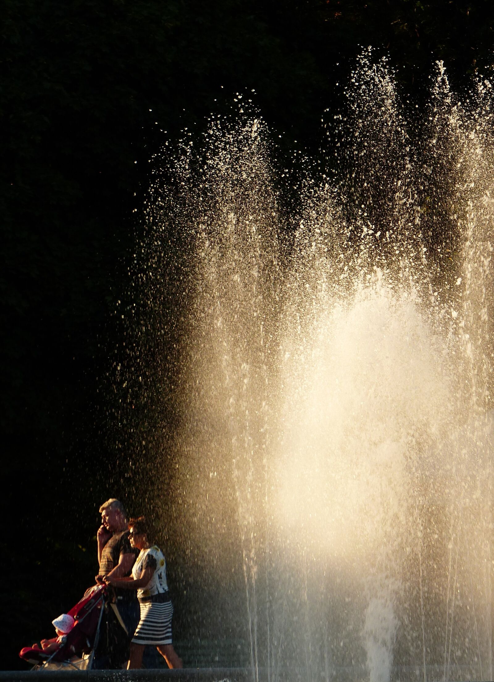 Panasonic PHOTOfunSTUDIO 8.3 PE sample photo. Fountain, bright, sun photography