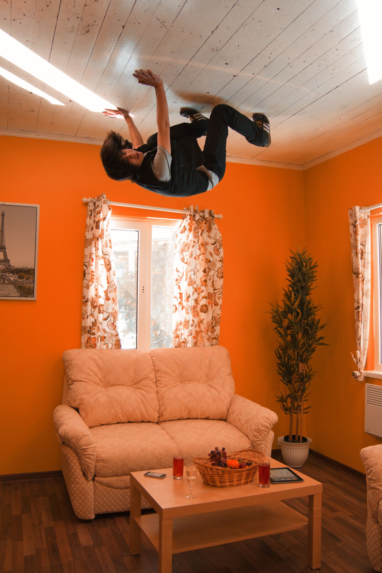 Canon EOS 60D sample photo. Creep, on the ceiling photography