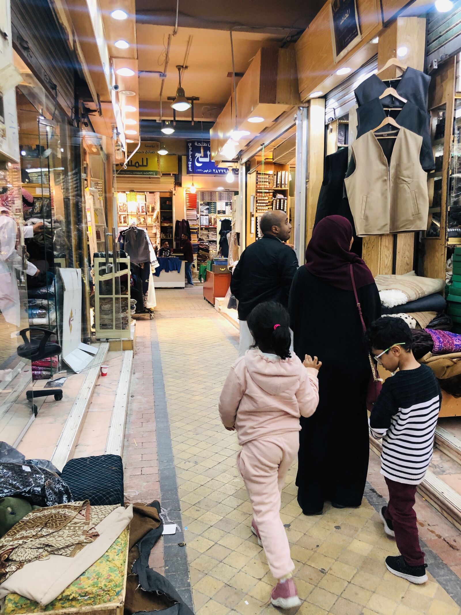 iPhone X back dual camera 4mm f/1.8 sample photo. Saudi arabia, bazar, souq photography