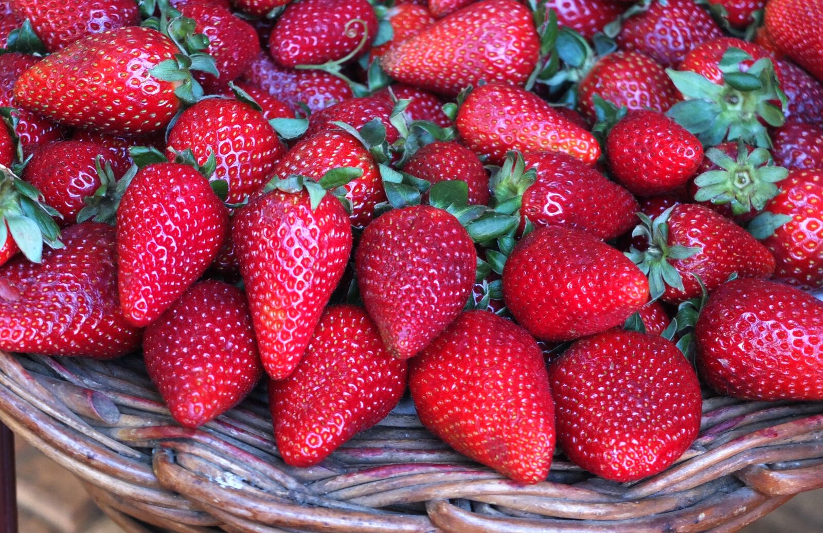 Fujifilm X10 sample photo. Fruit, red, strawberry photography