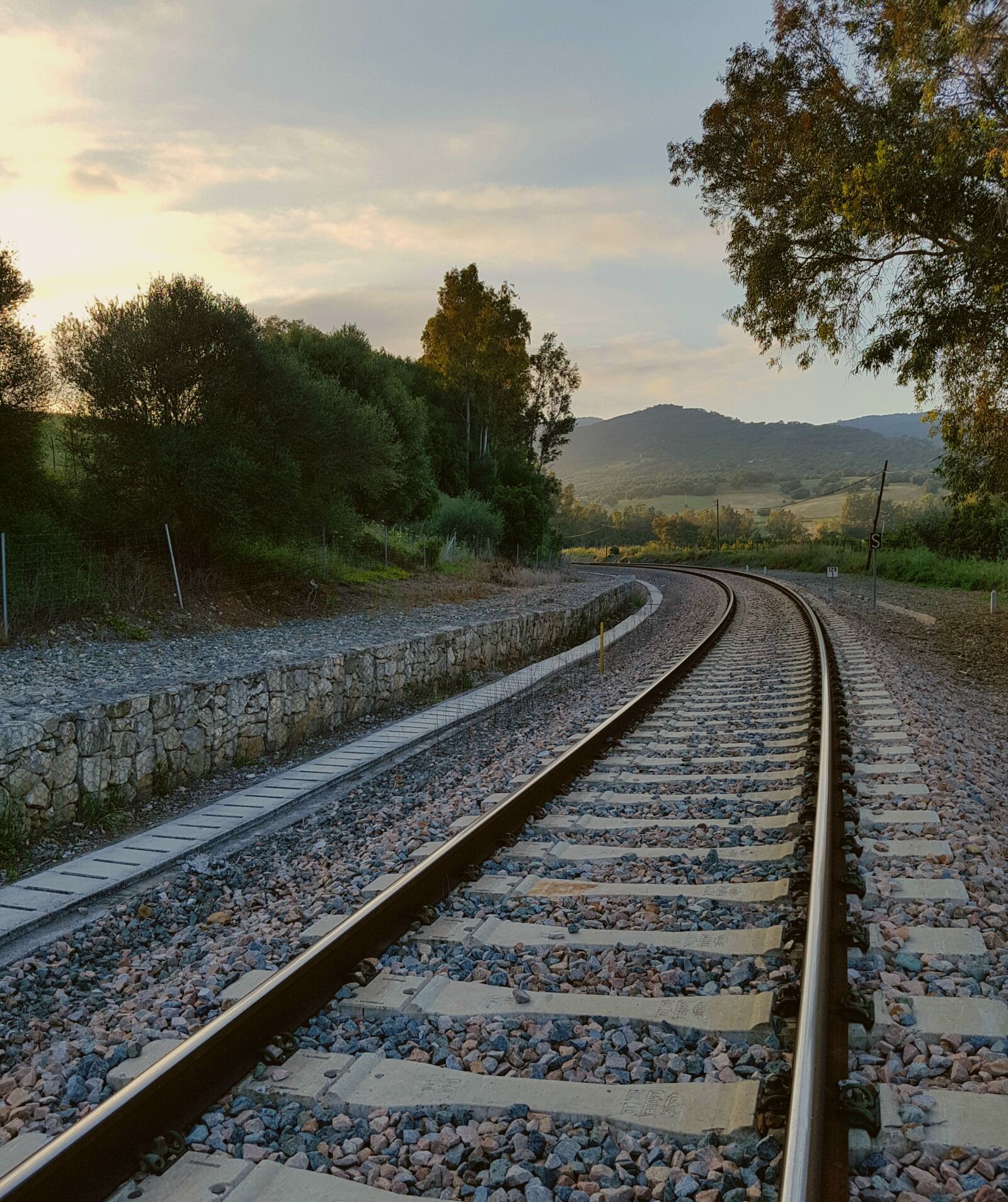 Samsung Galaxy S7 Edge sample photo. Train, pathways, travel photography