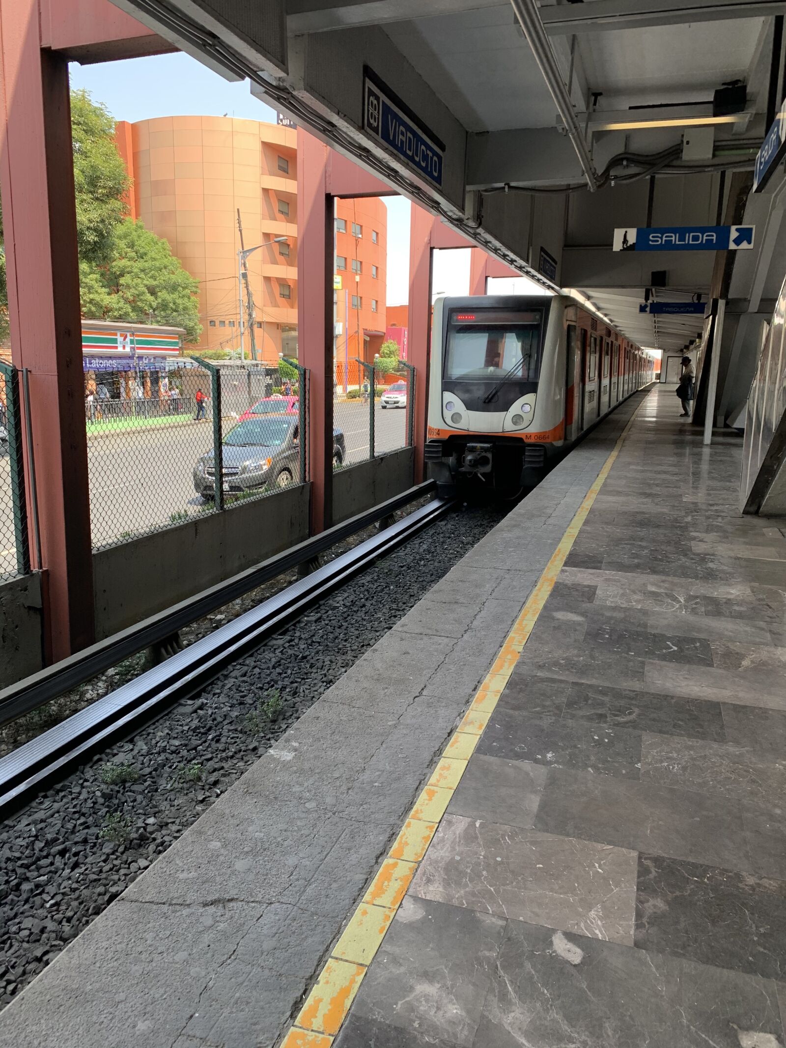 iPhone XS back dual camera 4.25mm f/1.8 sample photo. Metro, online, city photography