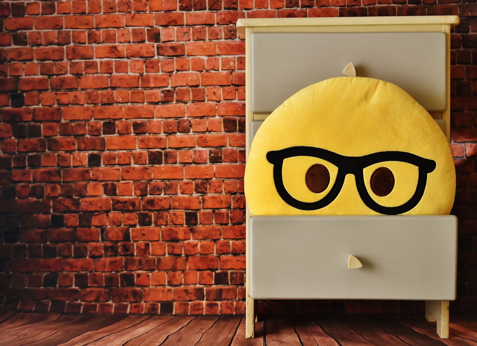 Nikon D7200 sample photo. Cabinet, emoticon, funny photography