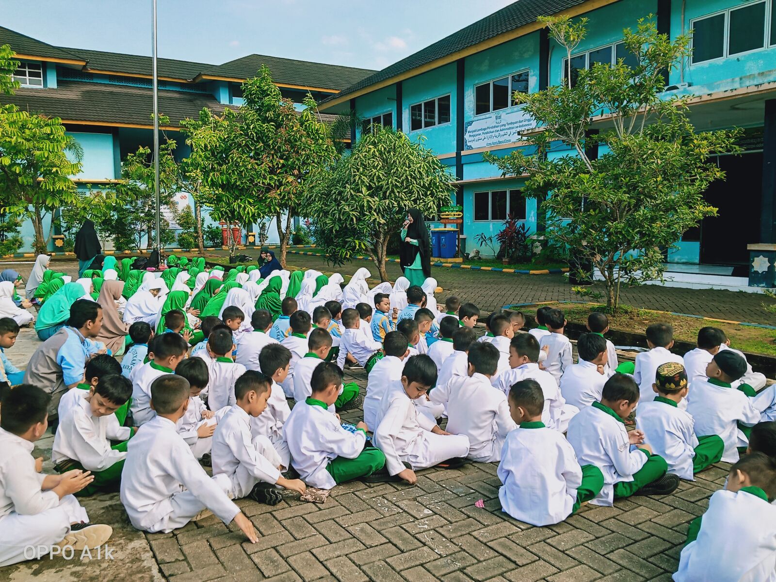 OPPO A1K sample photo. Student, activity, moslem photography