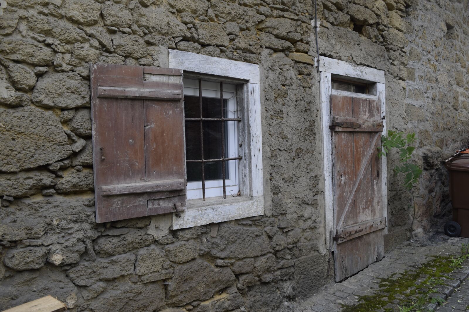 Nikon D3300 sample photo. Historic wall, old house photography