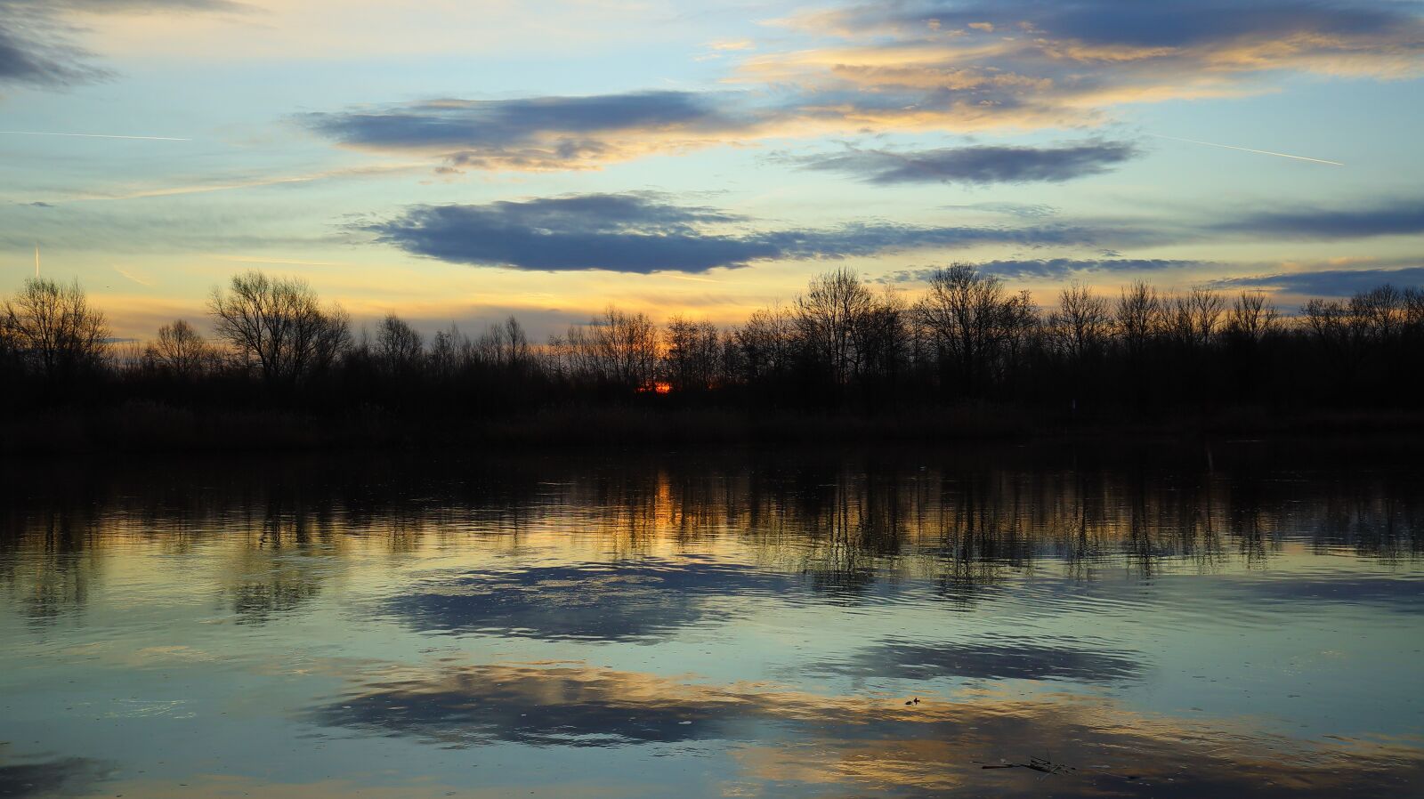 Canon EF-M 15-45mm F3.5-6.3 IS STM sample photo. Sunrise, water, nature photography