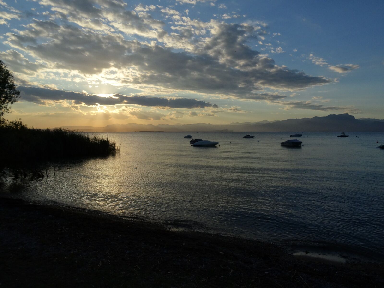 Sony Cyber-shot DSC-HX50V sample photo. Lake garda, evening, more photography