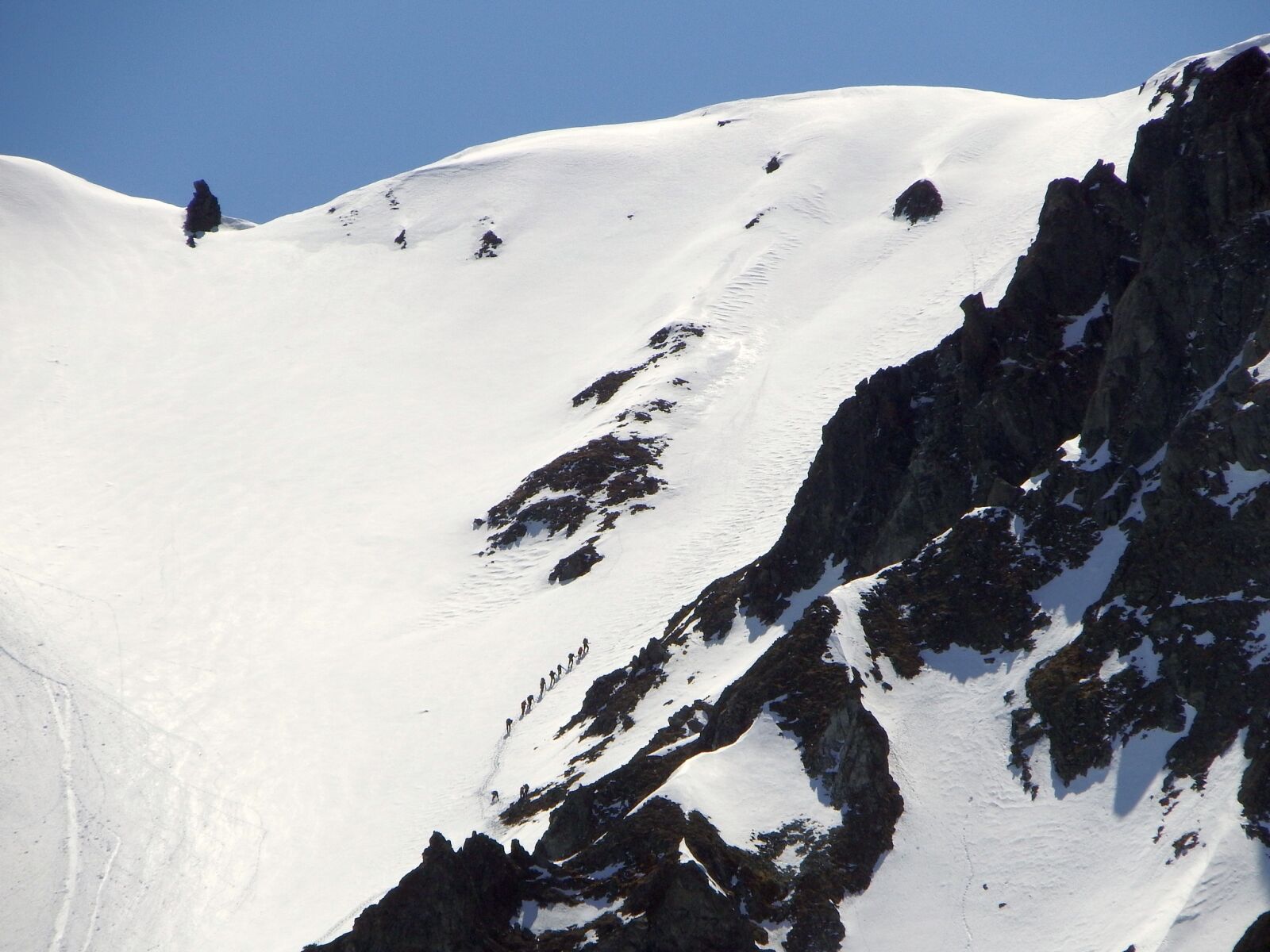 Fujifilm FinePix S1 sample photo. Mountains, climbing, skiers photography