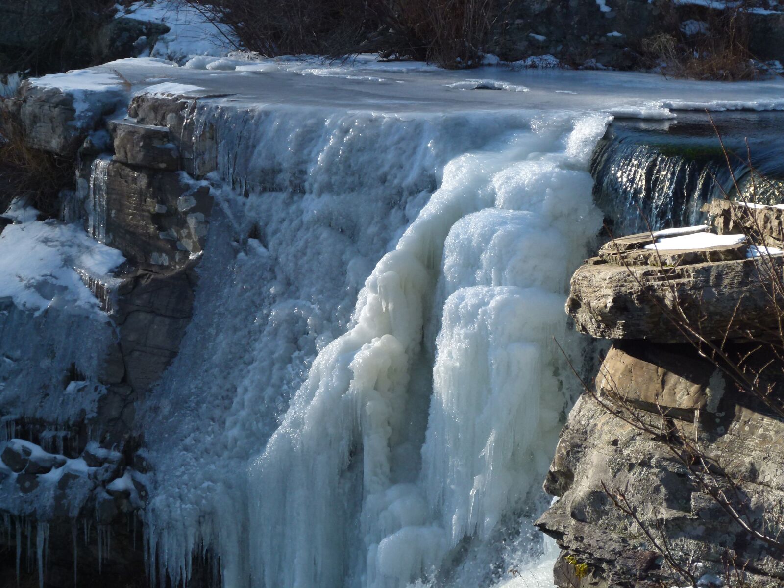 Panasonic Lumix DMC-FZ100 sample photo. Waterfall, frozen waterfall, water photography