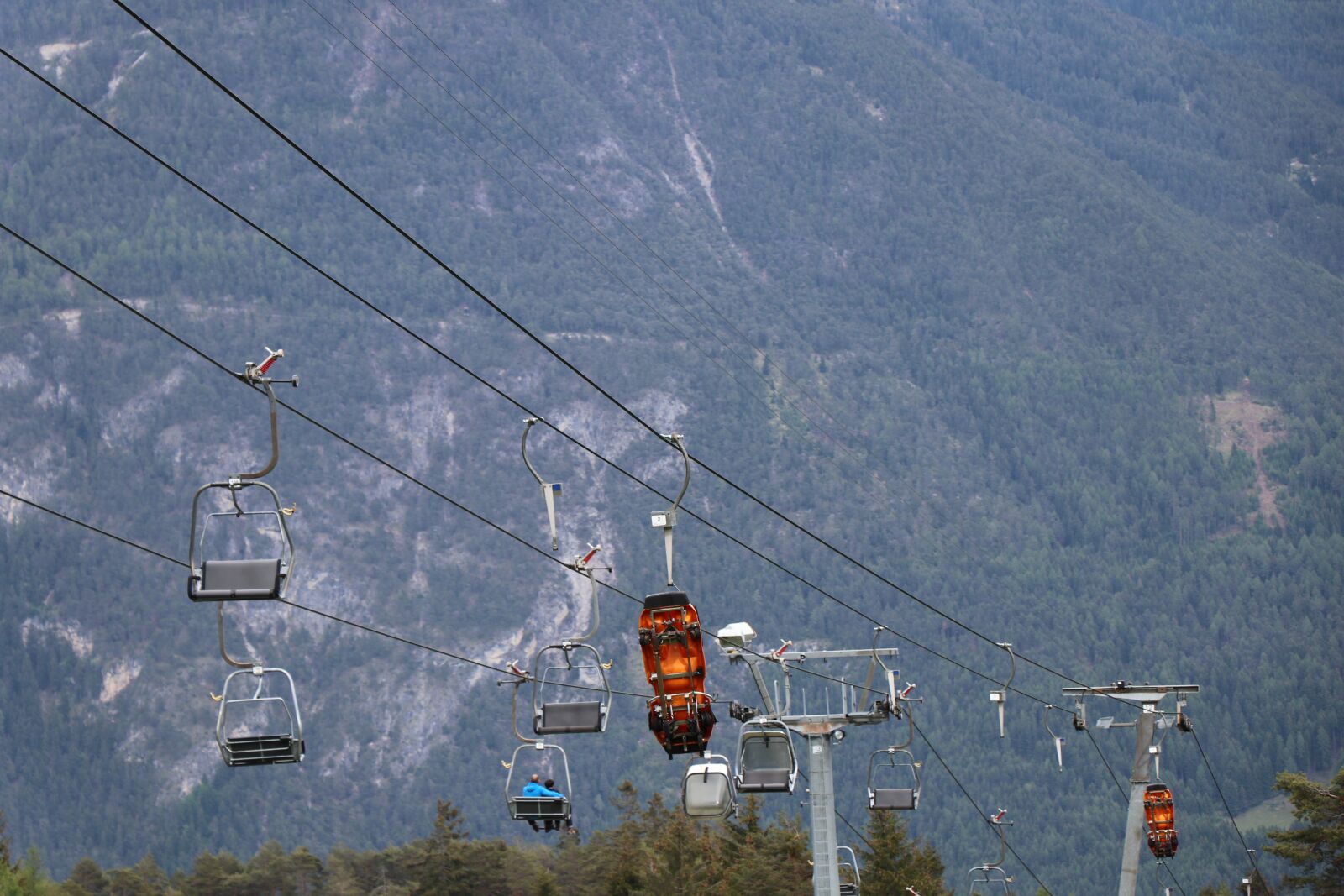 Canon EF-S 18-135mm F3.5-5.6 IS USM sample photo. Mountains, seilbahn, transport photography