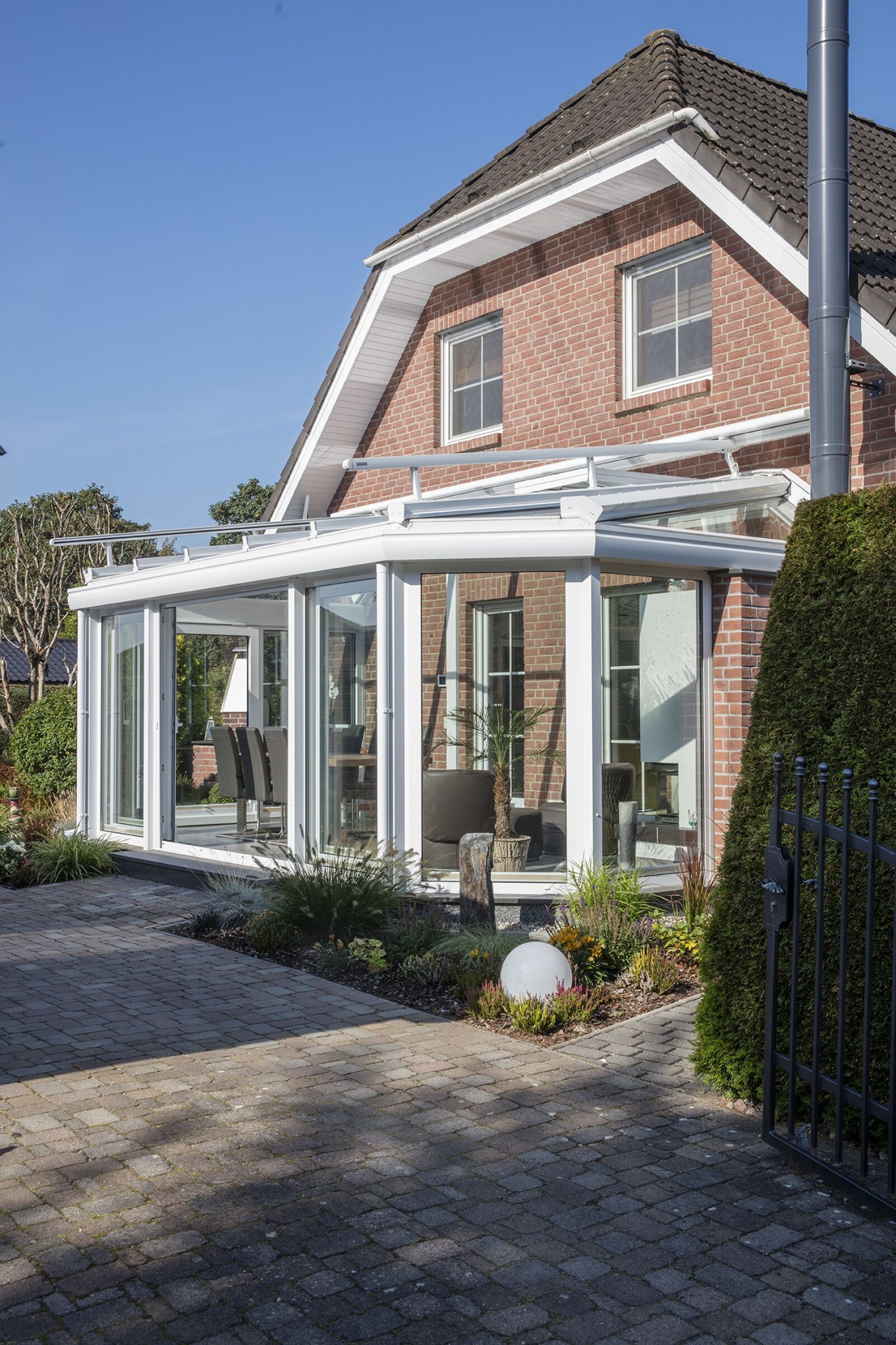 Canon EOS 5DS R sample photo. Winter garden, glass, canopy photography