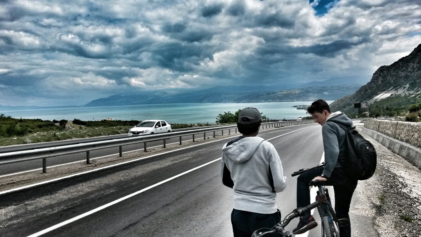 Samsung Galaxy S4 Mini sample photo. Bicycle, boys, clouds, lake photography