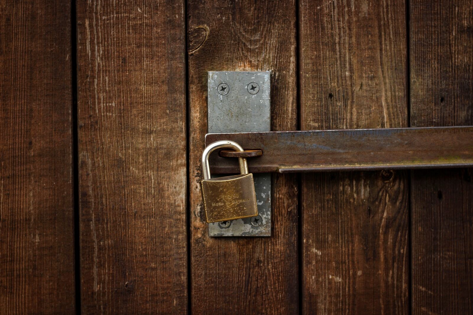 Canon EF 50mm F1.8 STM sample photo. Castle, padlock, closed photography