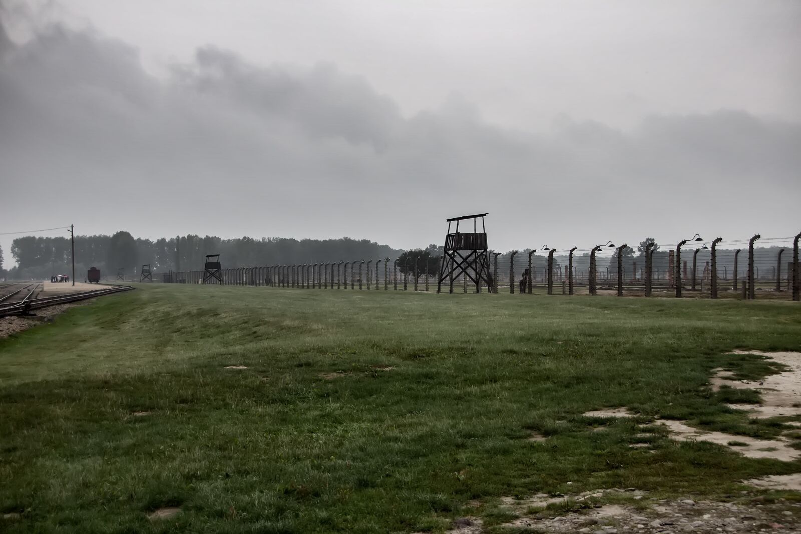 Canon EOS 600D (Rebel EOS T3i / EOS Kiss X5) sample photo. Auschwitz 2, brezinka, auschwitz photography