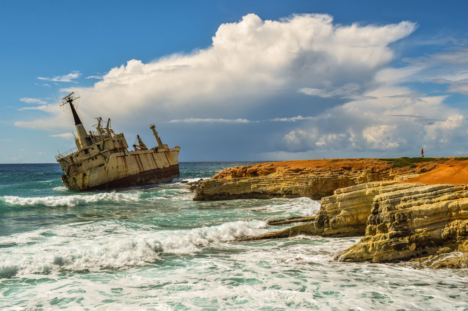 Nikon D3300 sample photo. Rocky coast, sea, shipwreck photography