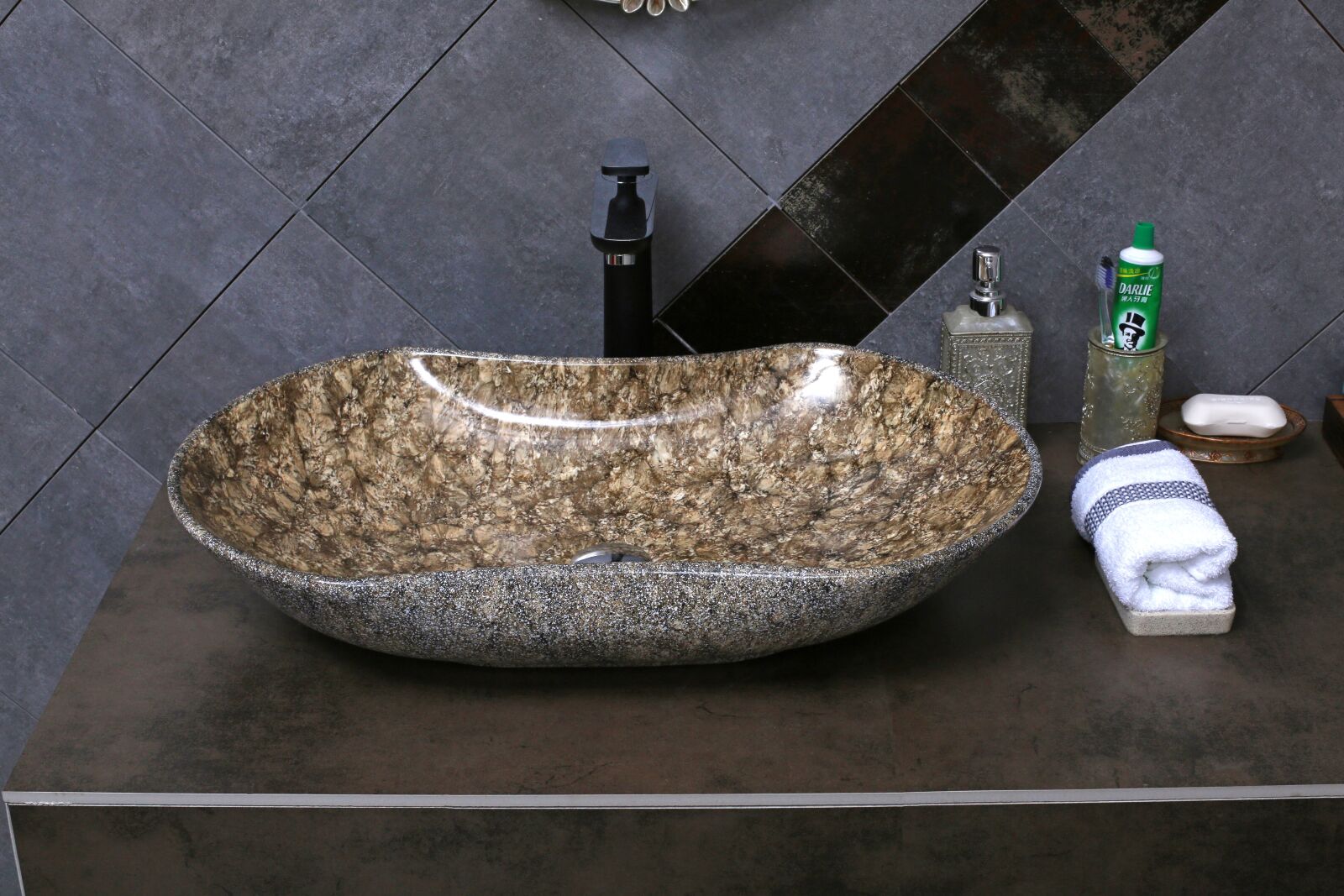 Canon EF 50mm F1.4 USM sample photo. Stone textured basin, wash photography