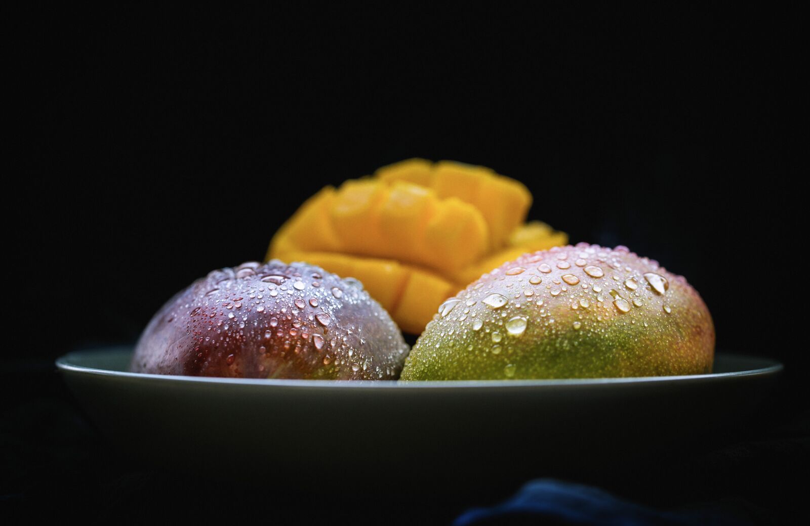 Canon EF 100mm F2.8L Macro IS USM sample photo. Mango, fruit, still life photography