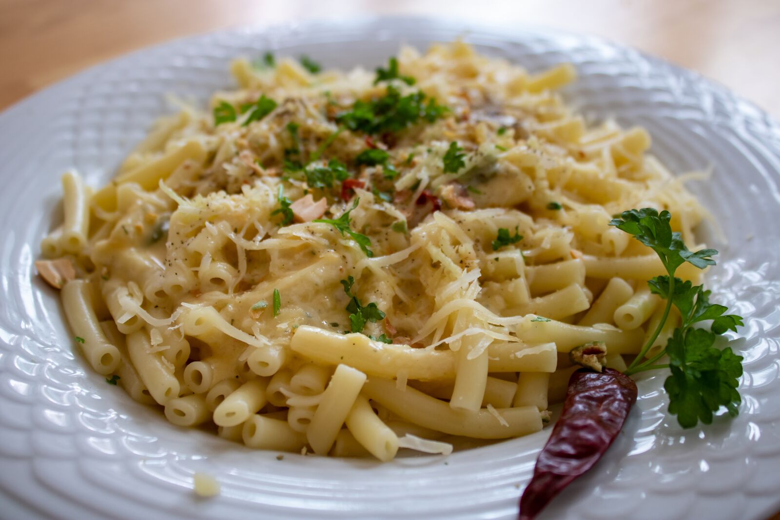 Canon EOS 2000D (EOS Rebel T7 / EOS Kiss X90 / EOS 1500D) sample photo. Food, cheese, spätzle photography