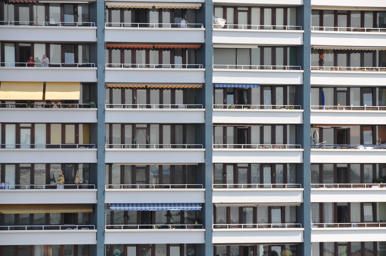 Nikon D5000 sample photo. Skyscraper, balconies, city photography