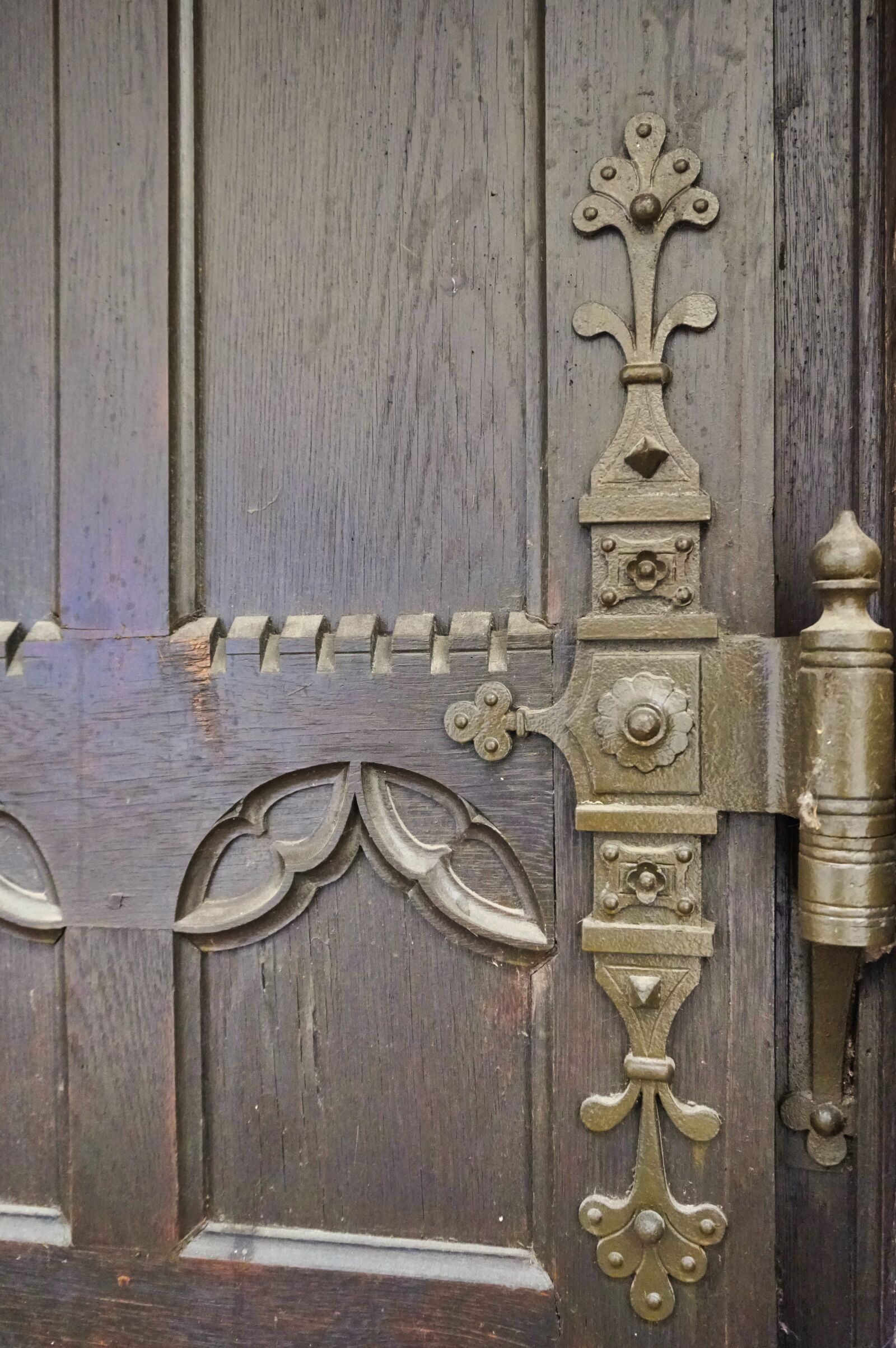 Sony a6500 sample photo. Hinge, old door, door photography