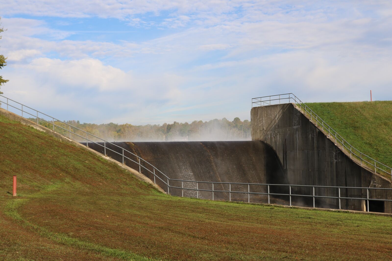 Canon EOS 750D (EOS Rebel T6i / EOS Kiss X8i) sample photo. Dam, spillway, lake photography