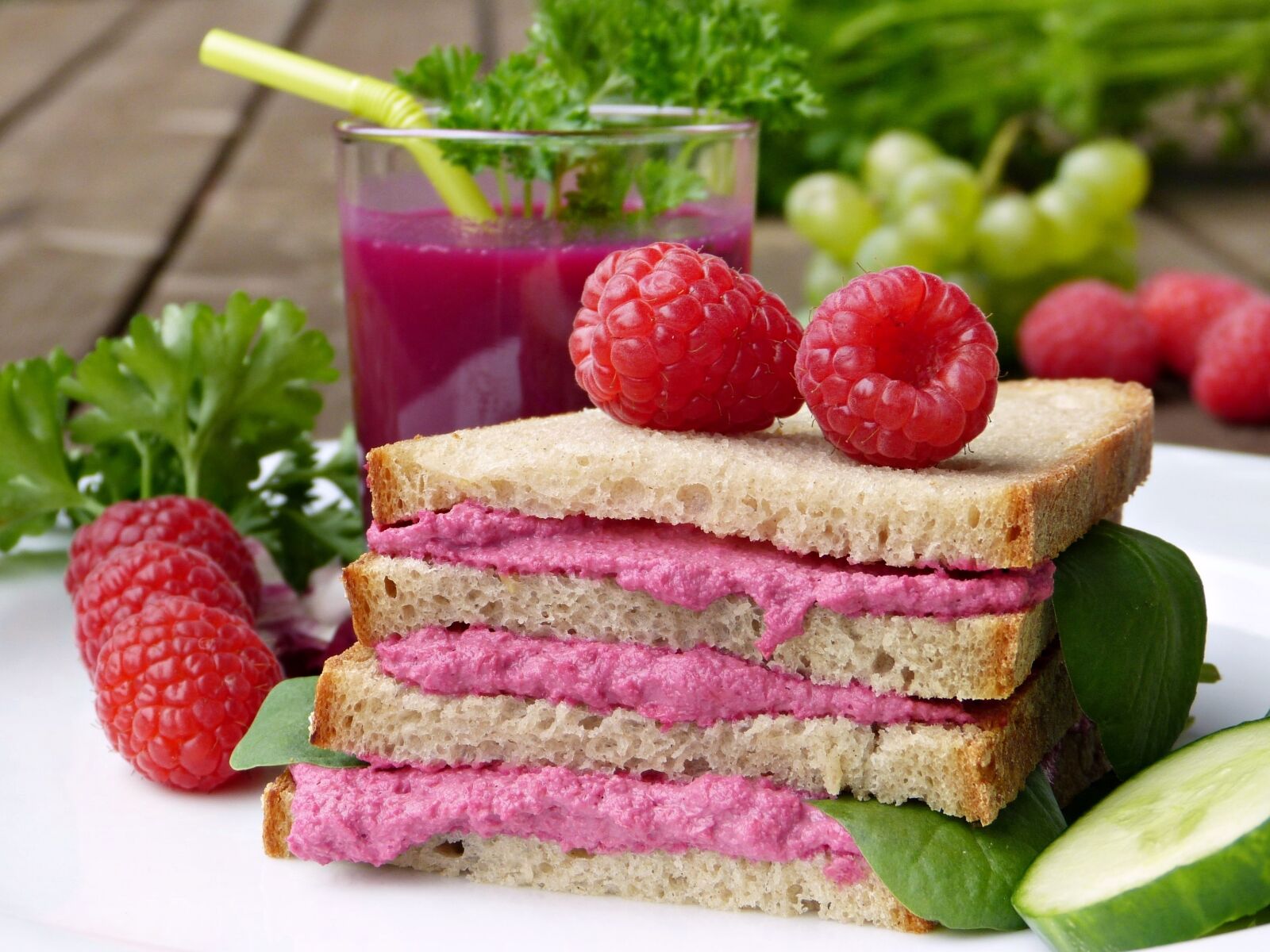 Panasonic Lumix DMC-FZ150 sample photo. Bread, sandwich, beetroot photography