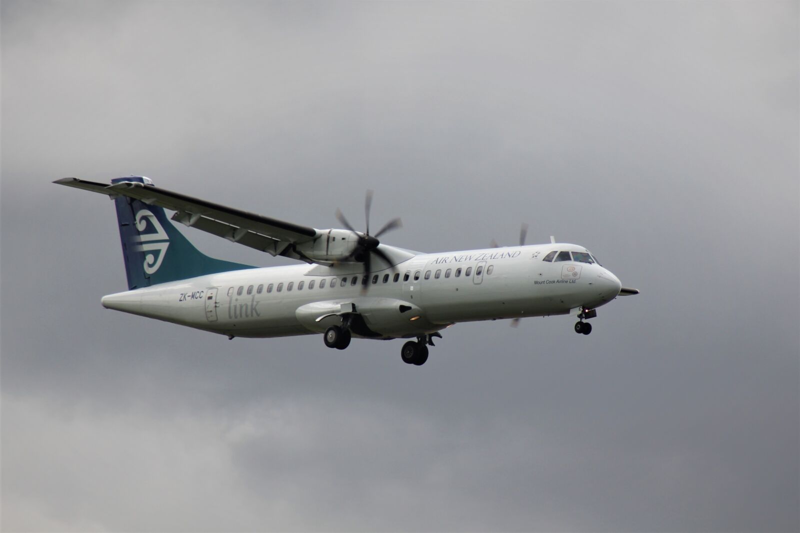 Canon EOS 60D sample photo. Atr, 72, landing photography