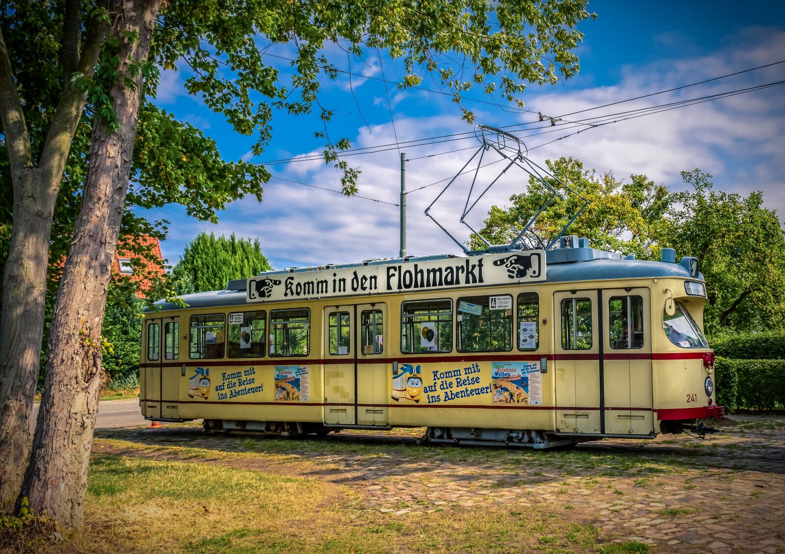 Sony a7 II + Sony FE 28-70mm F3.5-5.6 OSS sample photo. Tram, railway, train photography